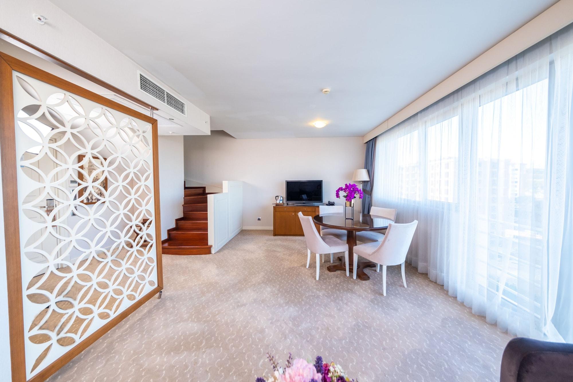 Miracle Istanbul Asia Airport Hotel & Spa Eksteriør billede A suite at the hotel