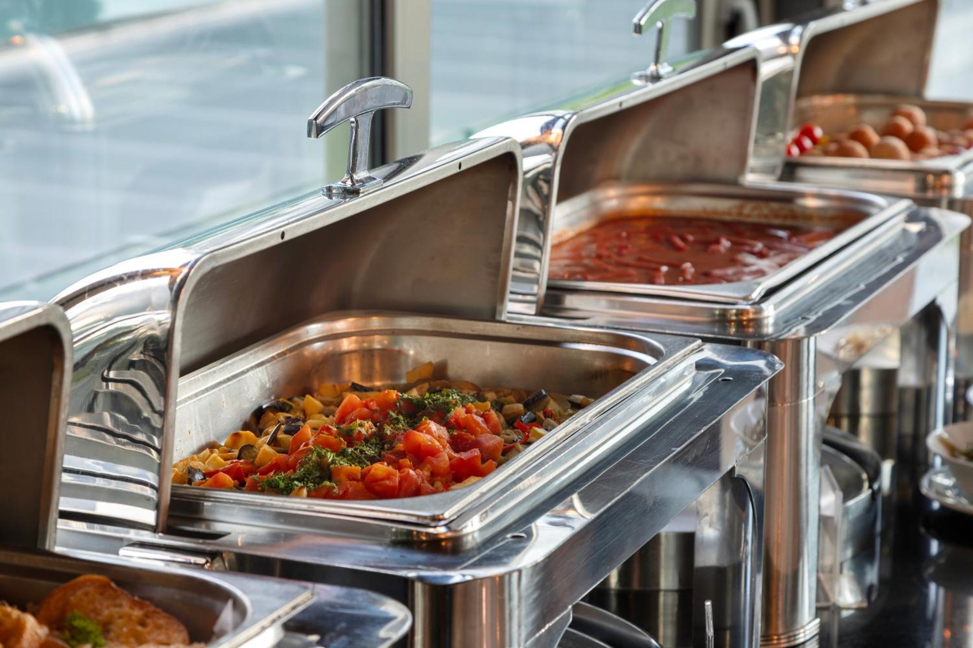 Miracle Istanbul Asia Airport Hotel & Spa Eksteriør billede A chafing dish