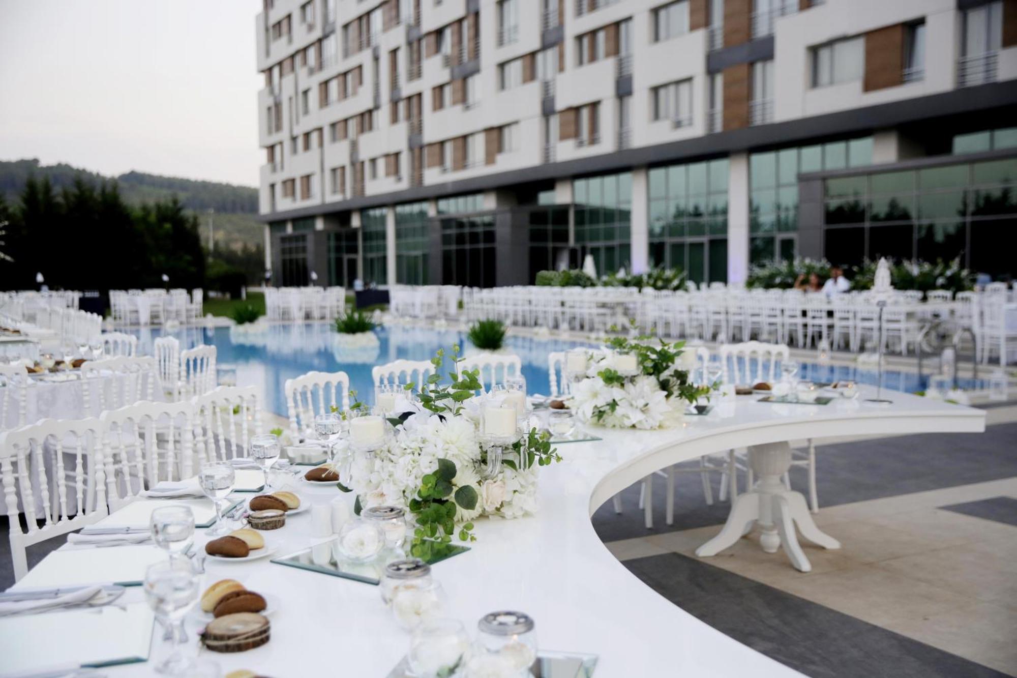 Miracle Istanbul Asia Airport Hotel & Spa Eksteriør billede Wedding reception at the hotel