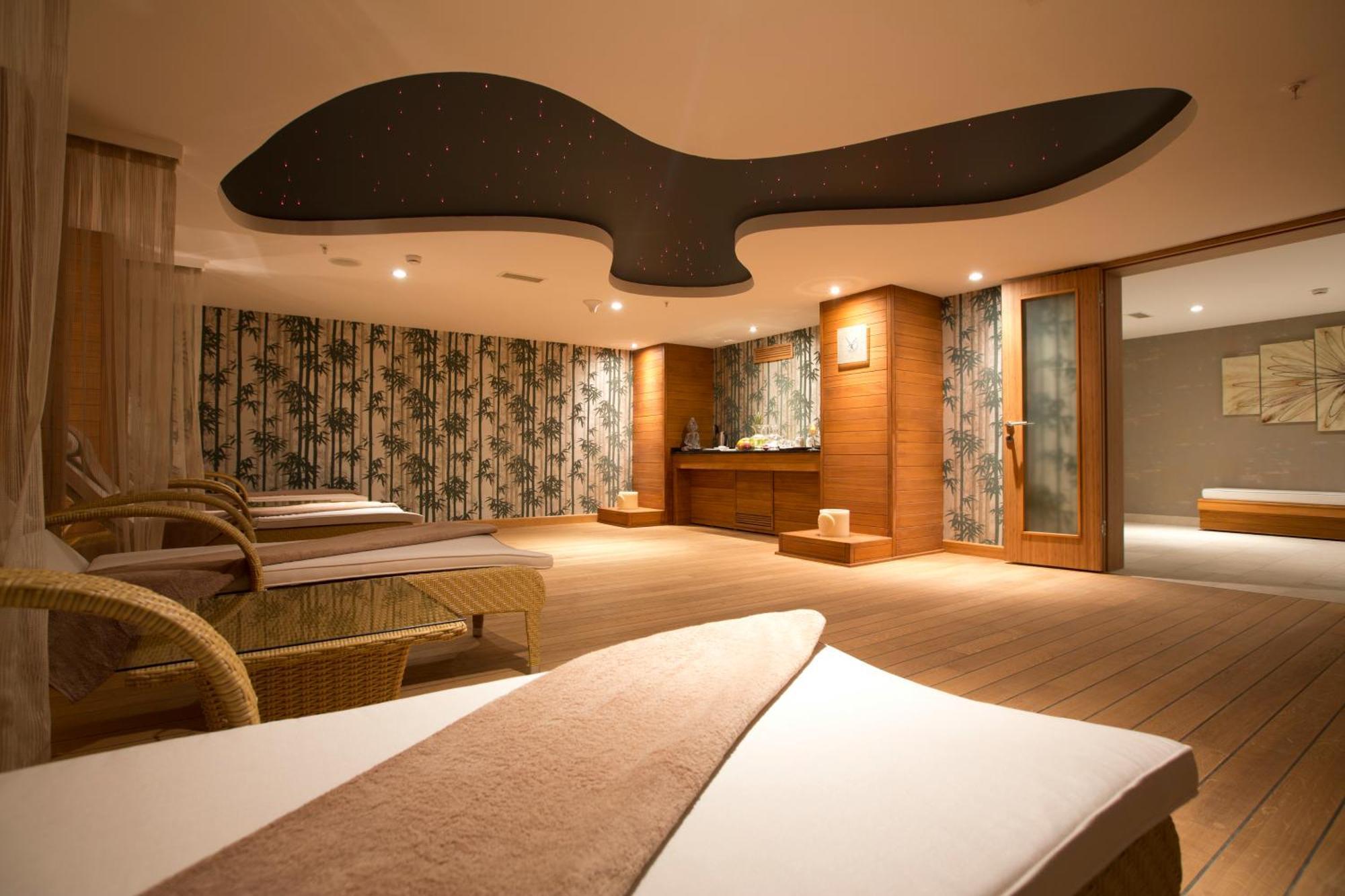 Miracle Istanbul Asia Airport Hotel & Spa Eksteriør billede The spa at The Landmark
