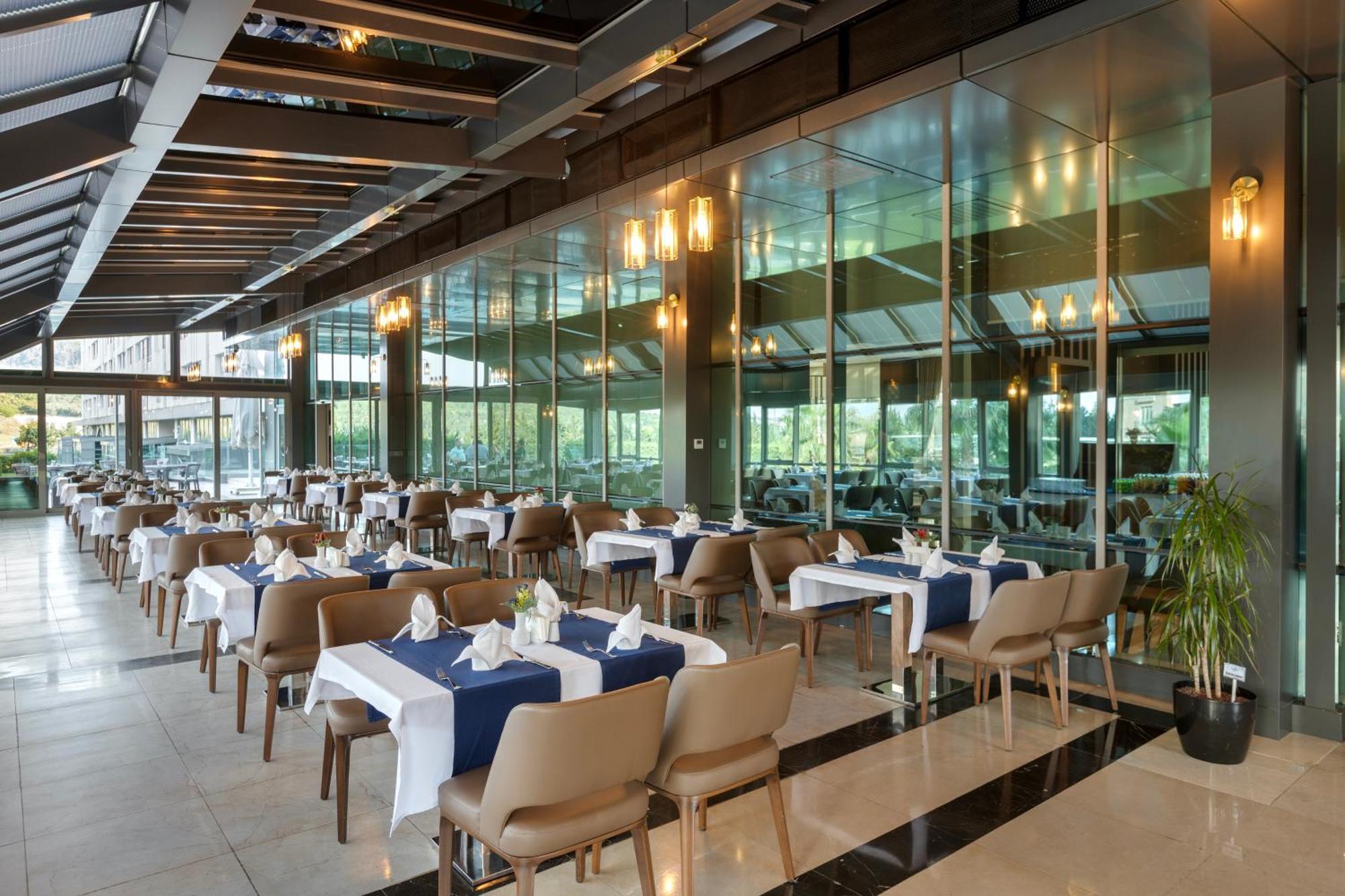 Miracle Istanbul Asia Airport Hotel & Spa Eksteriør billede Restaurant