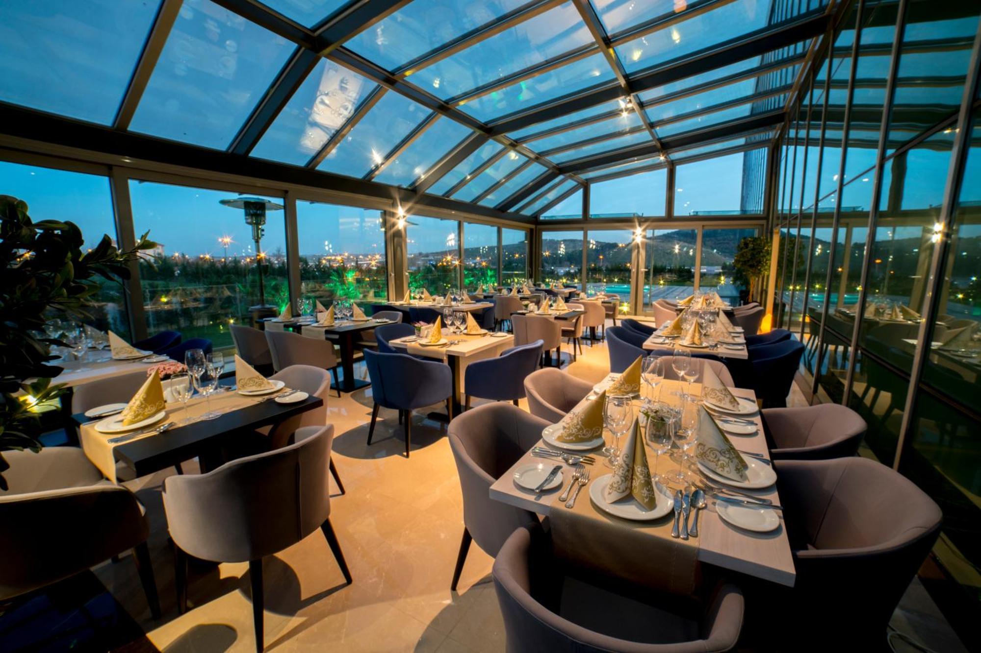 Miracle Istanbul Asia Airport Hotel & Spa Eksteriør billede The restaurant