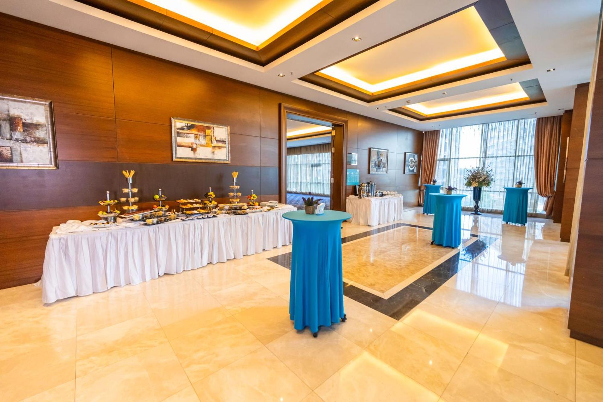 Miracle Istanbul Asia Airport Hotel & Spa Eksteriør billede The lobby of the hotel