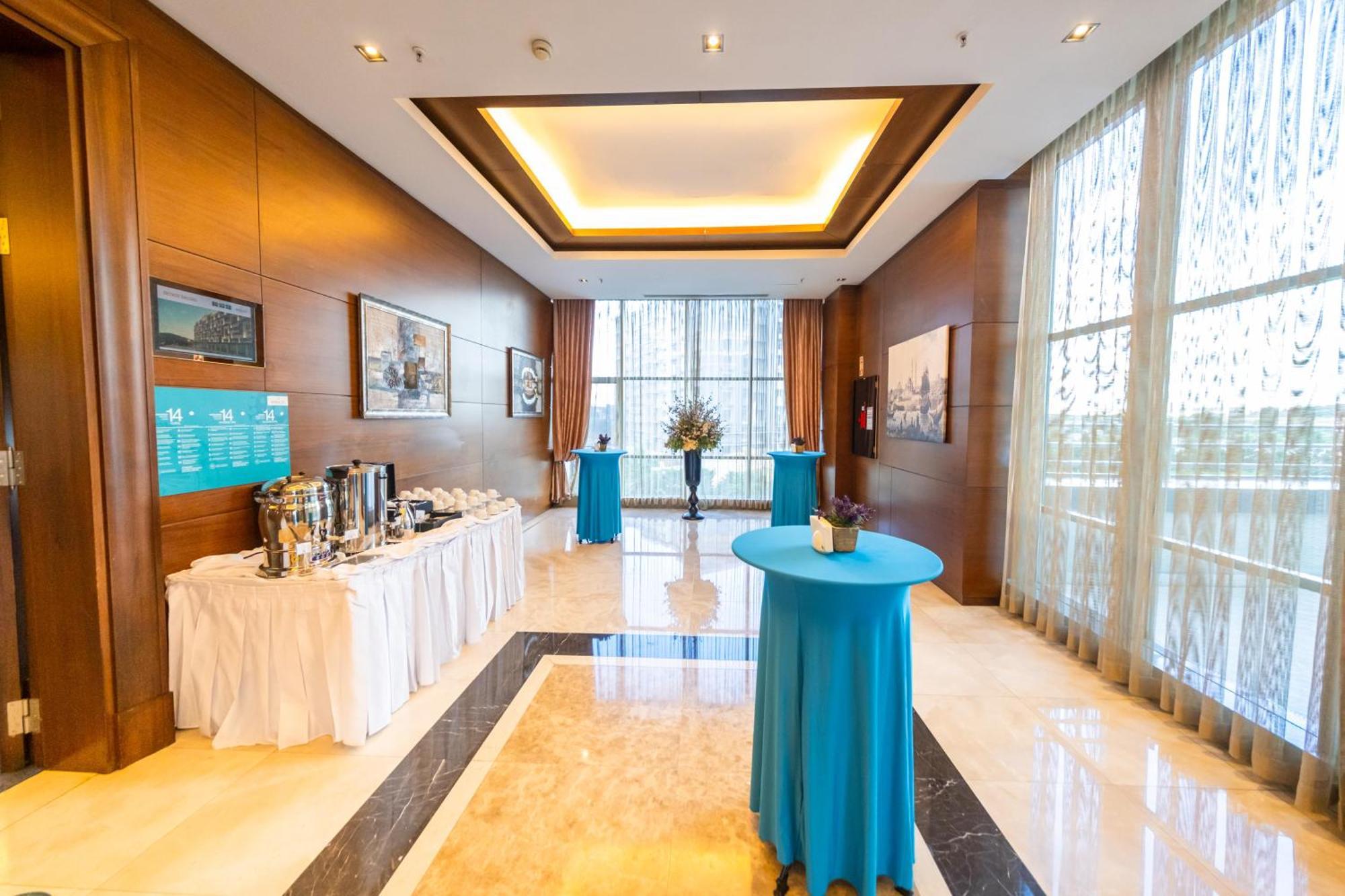 Miracle Istanbul Asia Airport Hotel & Spa Eksteriør billede The lobby of the hotel