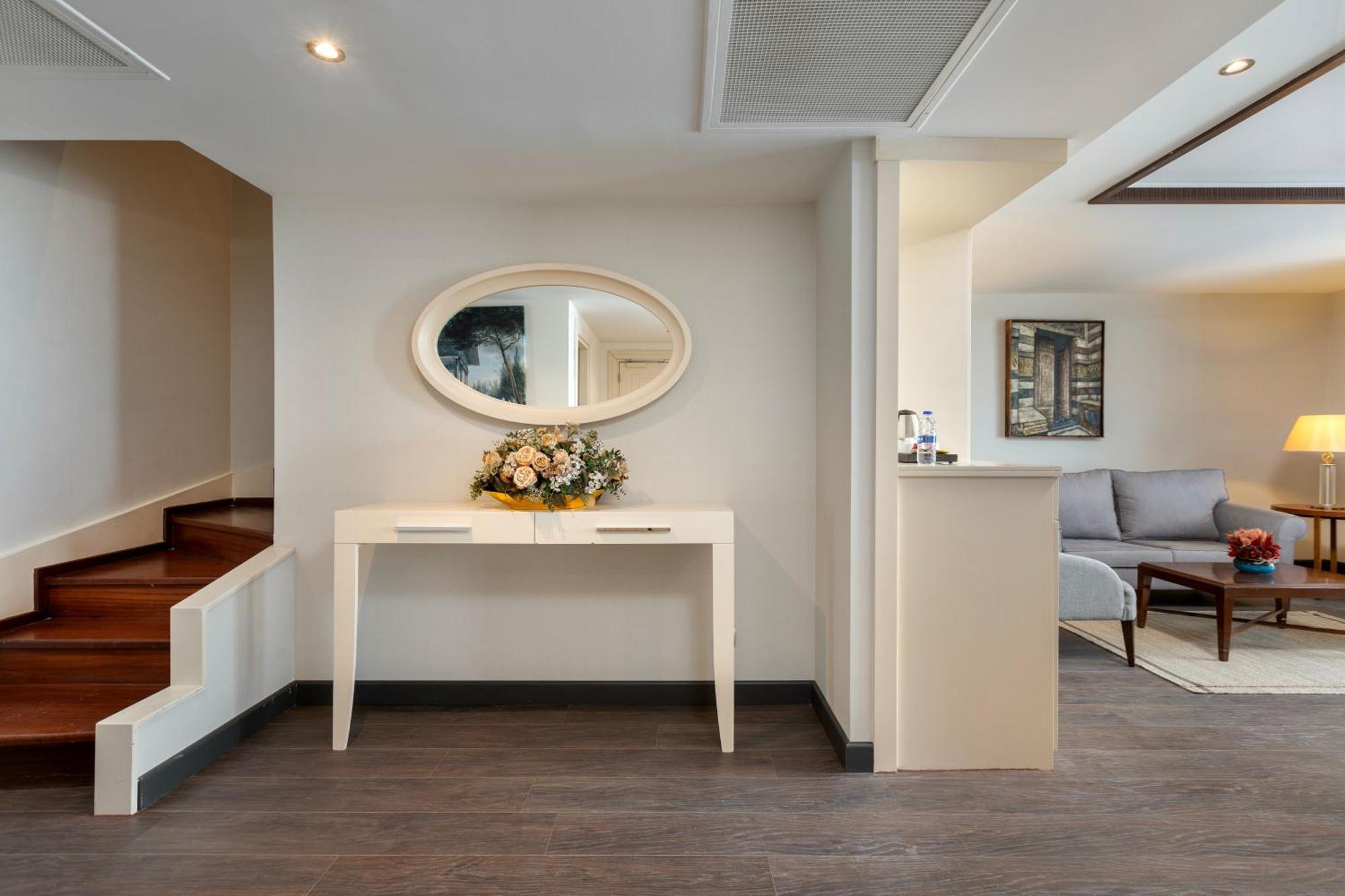 Miracle Istanbul Asia Airport Hotel & Spa Eksteriør billede A suite at the hotel