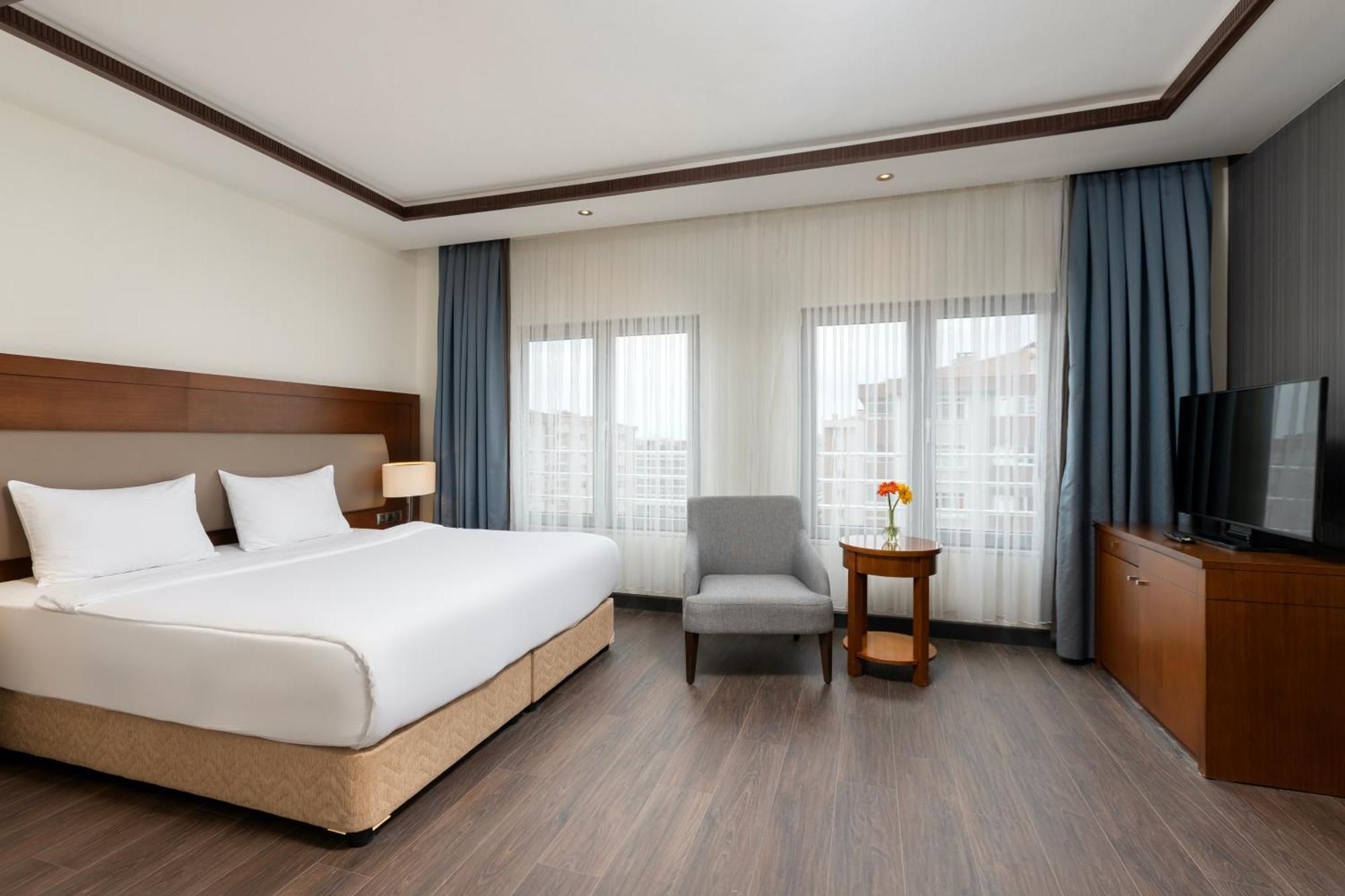 Miracle Istanbul Asia Airport Hotel & Spa Eksteriør billede A room at the hotel