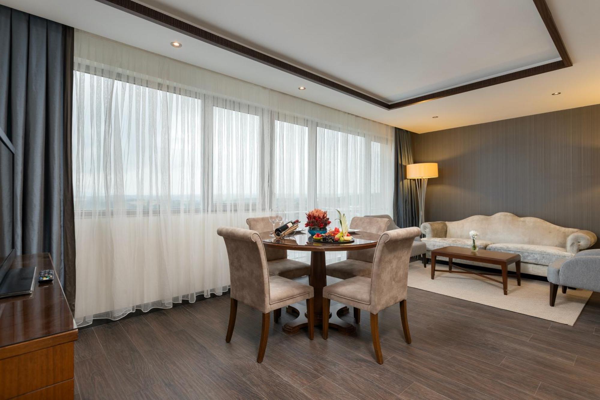 Miracle Istanbul Asia Airport Hotel & Spa Eksteriør billede A suite at the hotel