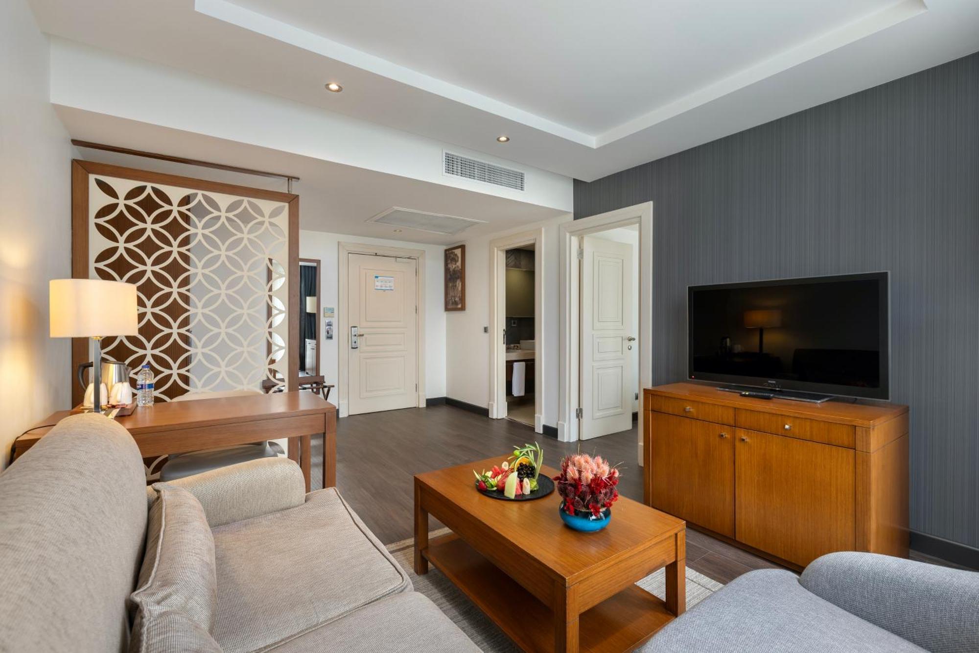 Miracle Istanbul Asia Airport Hotel & Spa Eksteriør billede A suite at the hotel