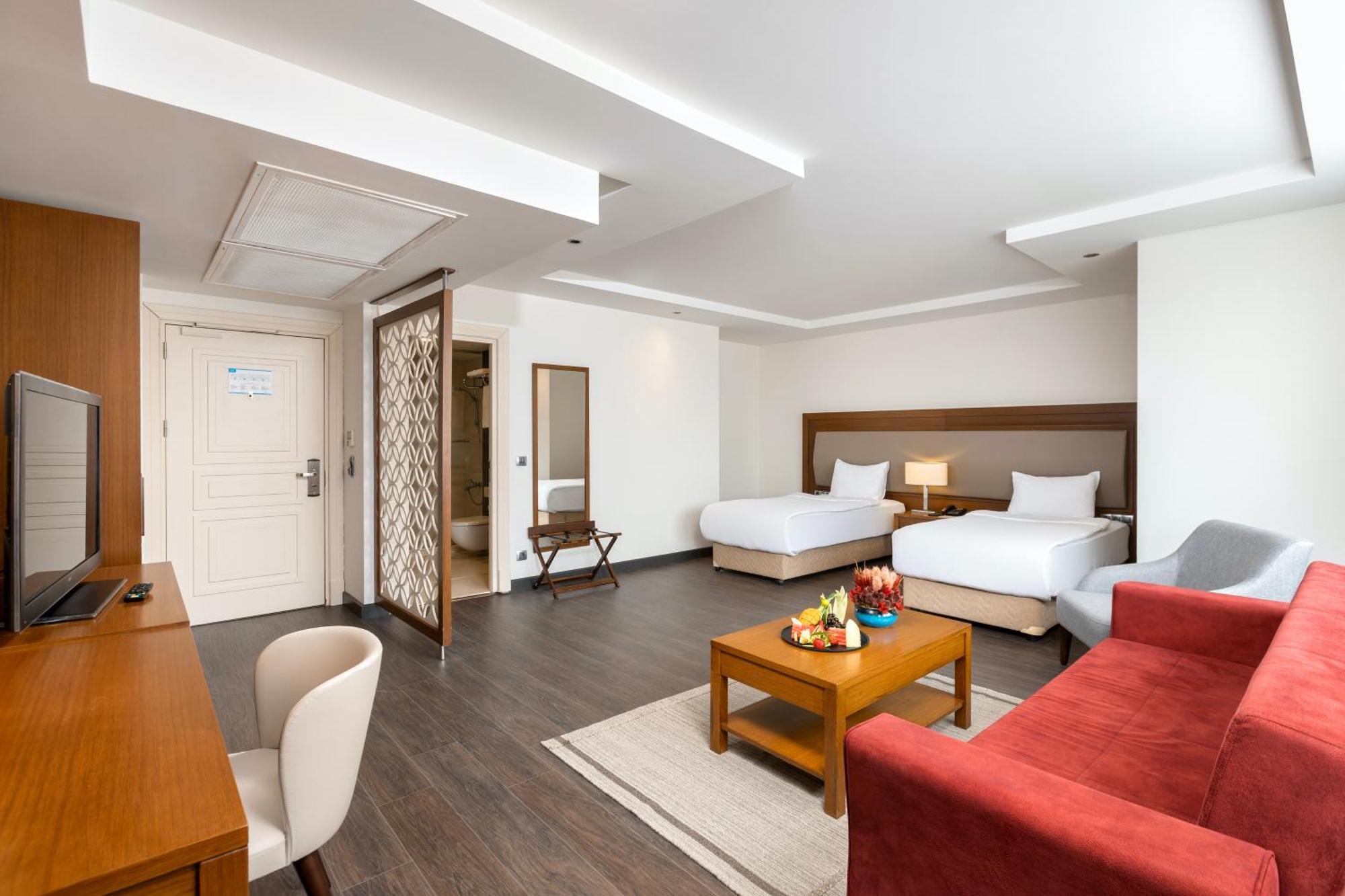Miracle Istanbul Asia Airport Hotel & Spa Eksteriør billede Deluxe Suite