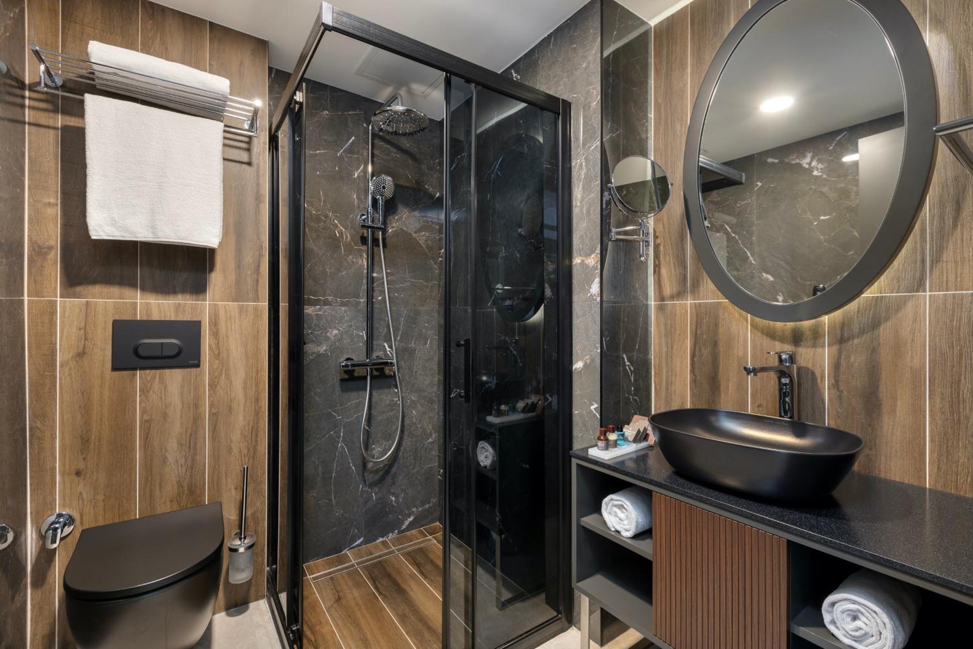 Miracle Istanbul Asia Airport Hotel & Spa Eksteriør billede Bathroom