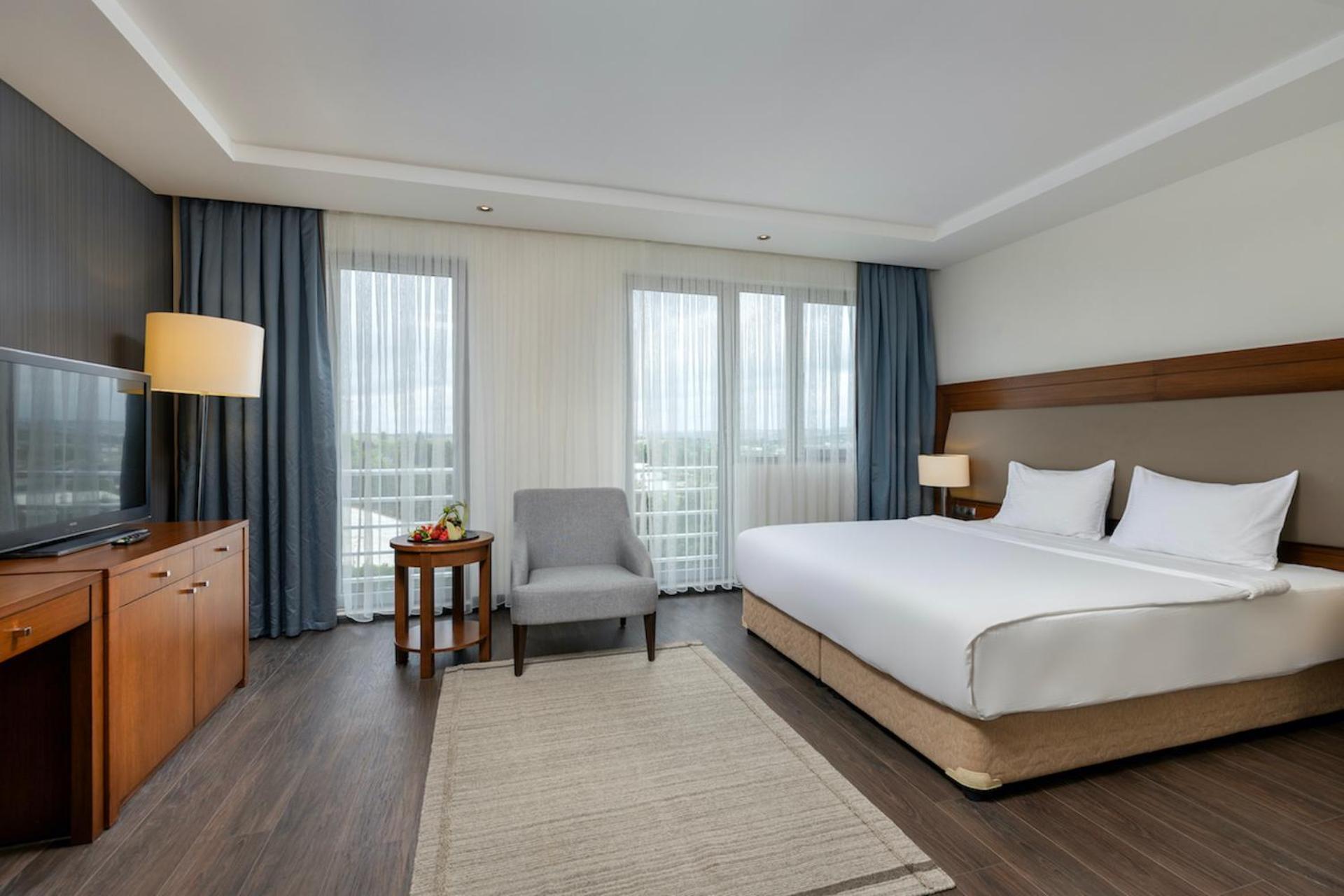 Miracle Istanbul Asia Airport Hotel & Spa Eksteriør billede A room at the hotel